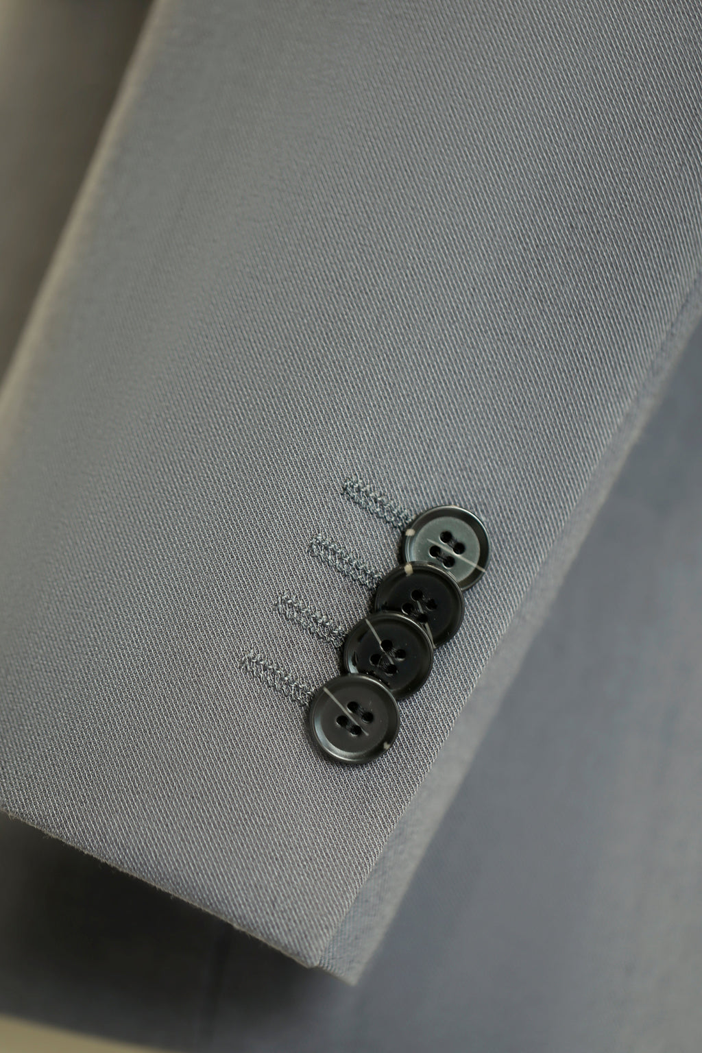 Double Breasted Light Grey Wool Suit For Groom And Business With Peak Lapels