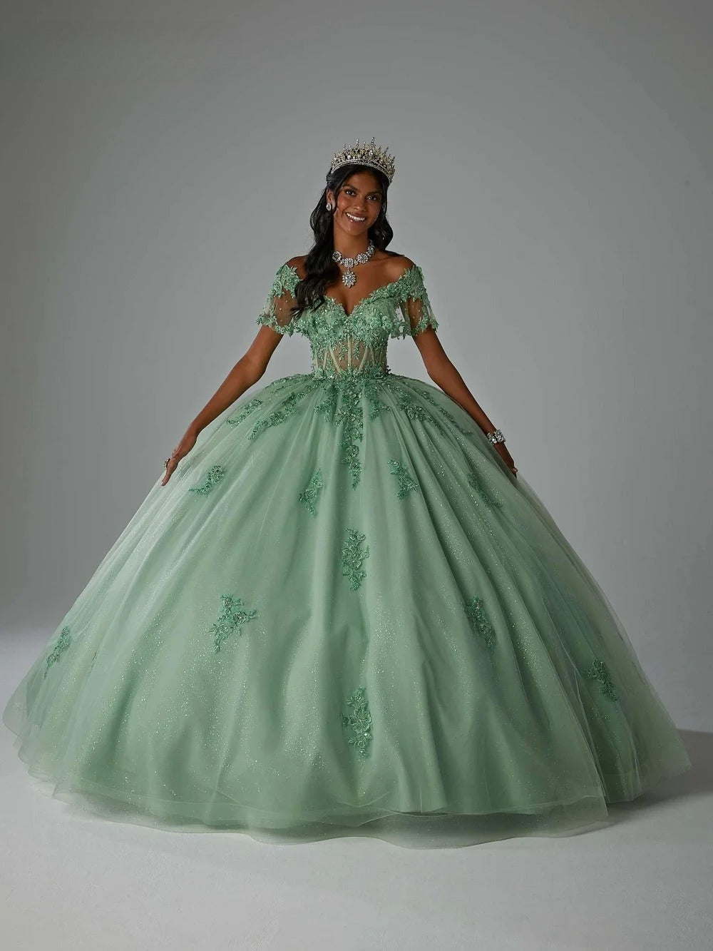 Classic Sweetheart Neck Quinceanera Dress Sparkling Applique Ball Gown