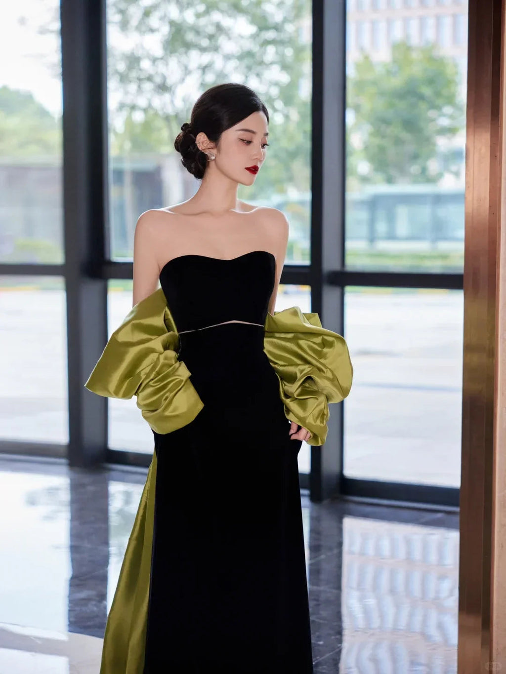 Pretty Black Strapless Satin Long Prom Dress Evening Dress With Bow Y8594