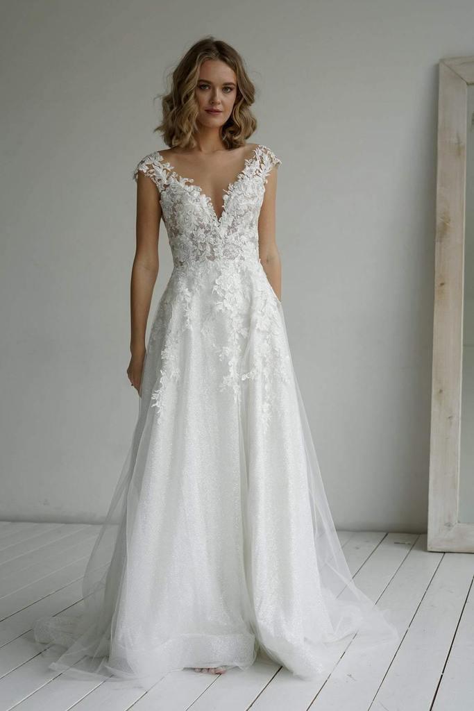 A-line Elegant Glitter fabric Sweetheart Wedding Dress With Appliques