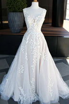 A-line V -neck Sweep Train Wedding Dresses With Lace Appliques