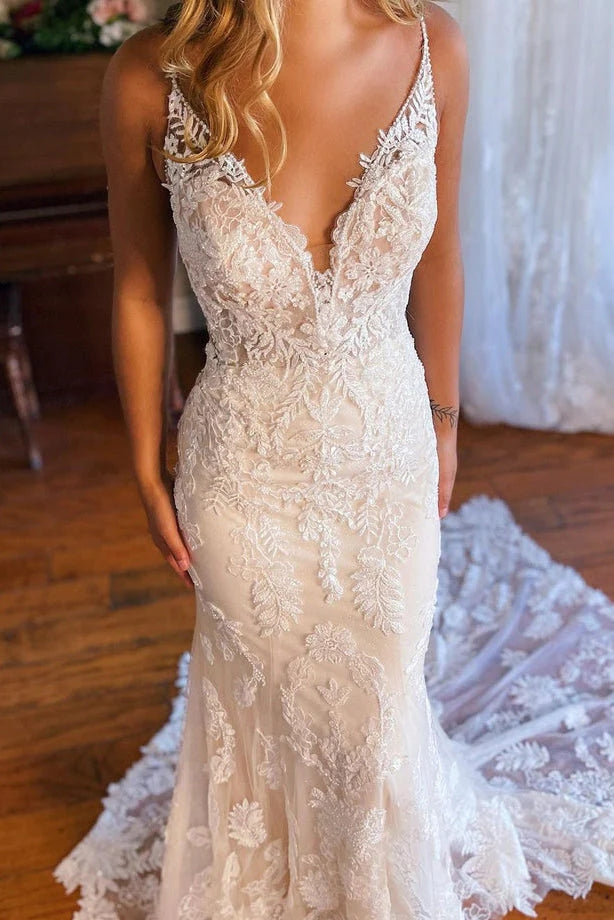 Elegant Mermaid V Neck Lace Bohemian Wedding Dresses with Court Train