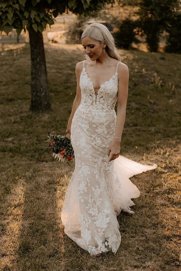 Elegant Mermaid V Neck Lace Long Wedding Dresses with Appliques