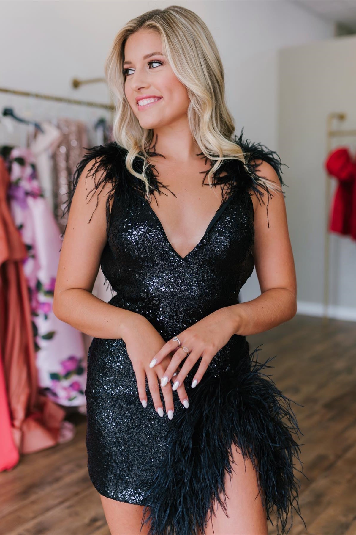 Sheath V-Neck Sequins Homecoming Dress with Slit