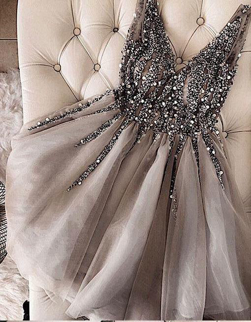 Charming Sequins Beaded V-neck Tulle Short Gray Homecoming Dresses