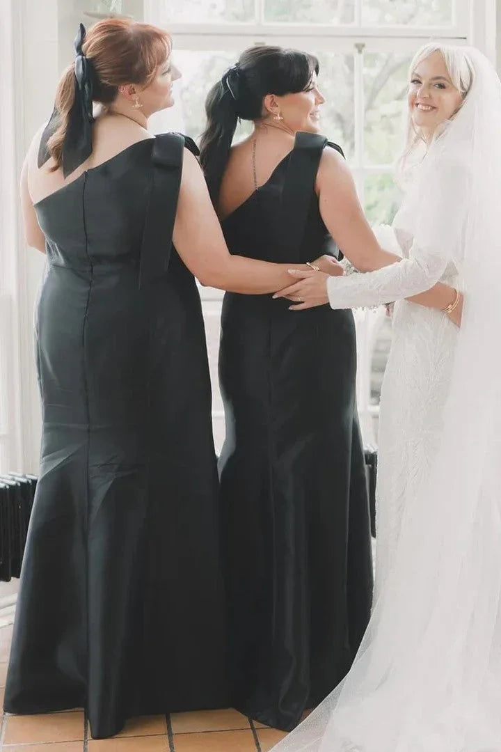 Mermaid One-Shoulder Bow Strap Black Bridesmaid Dress BD125