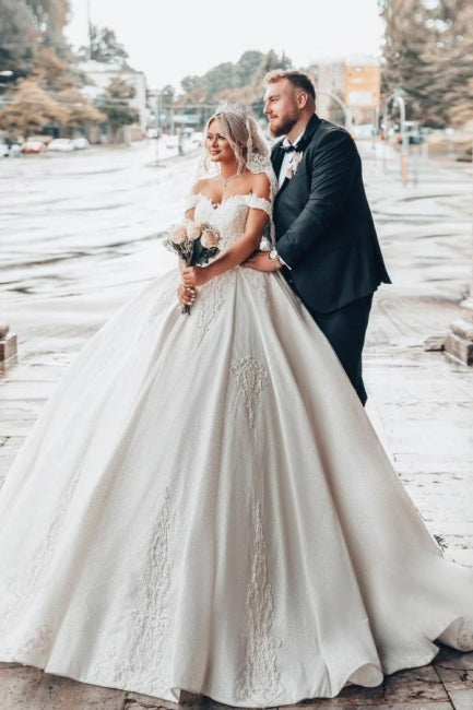 Off-The-Shoulder Sweetheart Stain Ball Gown Wedding Dress with Appliques