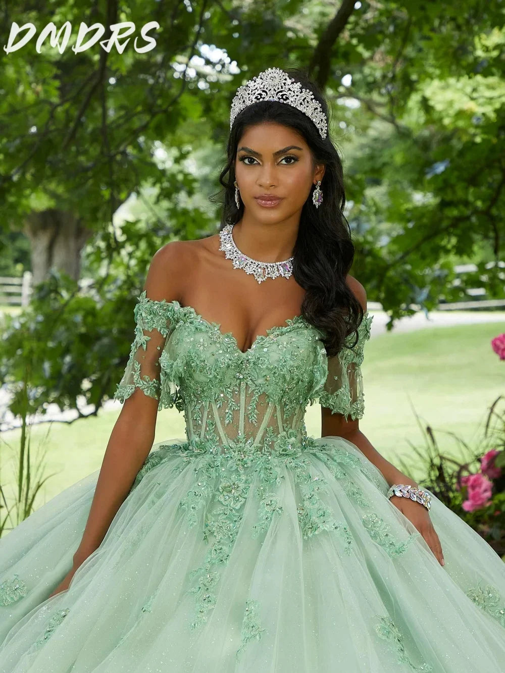 Classic Sweetheart Neck Quinceanera Dress 2025 Elegant Party Dress Sparkling Applique Sweetheart Ball Gown Sweet 16 Party Gown