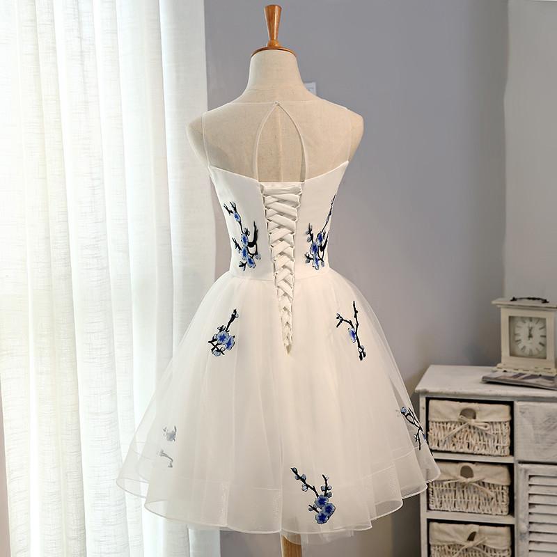 Tulle A-line Embroidery Flowers Homecoming Dress Short Prom Dresses