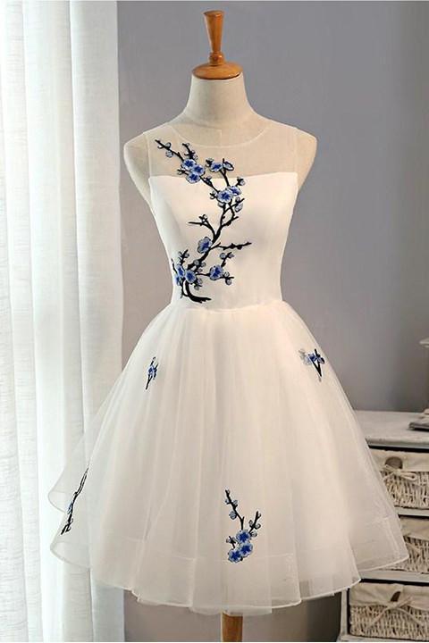 Tulle A-line Embroidery Flowers Homecoming Dress Short Prom Dresses