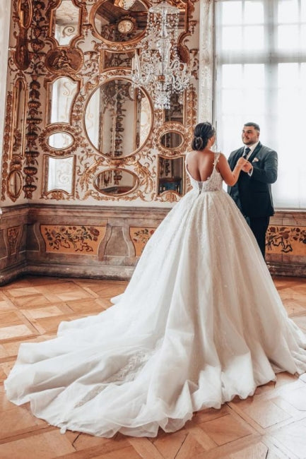 Sweetheart Luxury Ball Gown Stain Wedding Dress with Appliques
