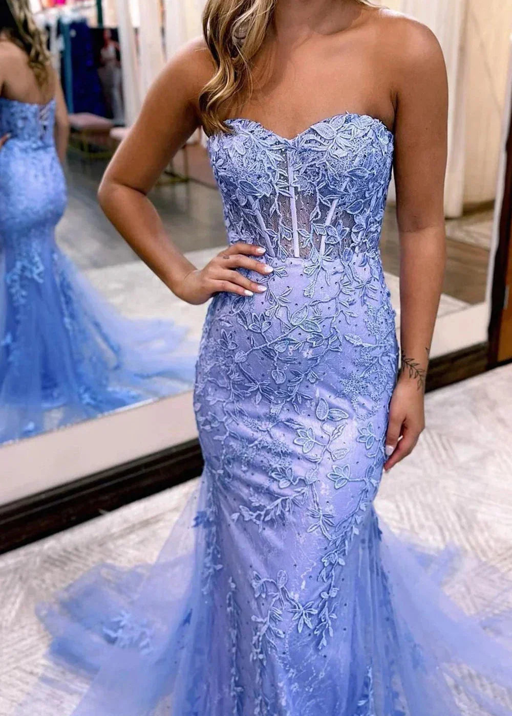 Pink Mermaid Sweetheart Neck Lace Long Prom Dress With Appliques