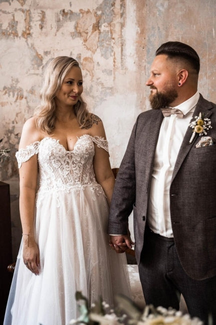 Beautiful A-line Boho Off-the-shoulder Wedding Dresses With Lace
