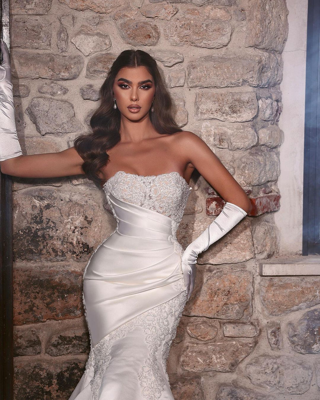 Beautiful Long Mermaid White Lace Sleeveless Wedding Dress With Appliques