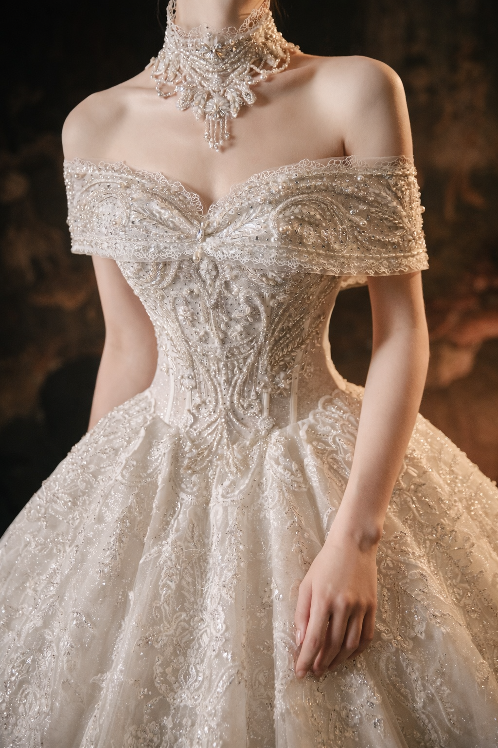 Luxury Off Shoulder Ball Gown Wedding Dress with Corset & Lace Train