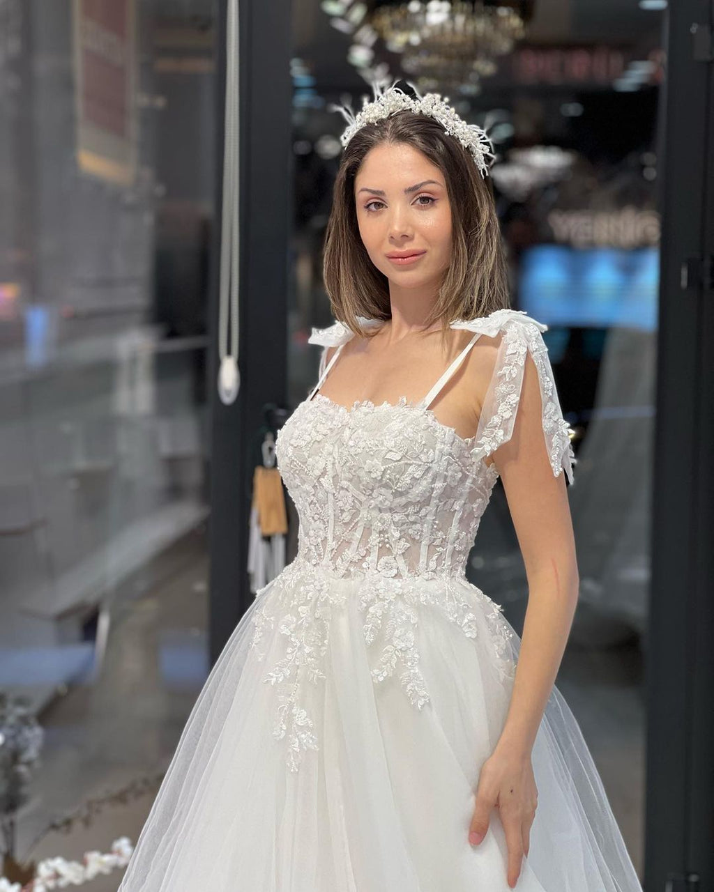 Chic Floor Length Sweetheart Sleeveless A-Line Tulle Wedding Dress with Appliques