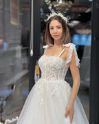 Chic Floor Length Sweetheart Sleeveless A-Line Tulle Wedding Dress with Appliques