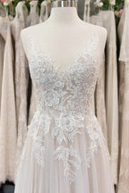 Chic V-neck Appliques Tulle A-line Wedding Dress