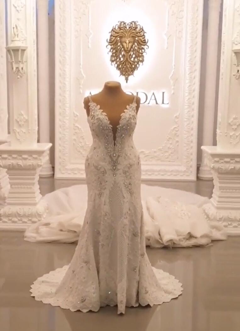 Classy Long Sweetheart Spaghetti Straps Appliques Lace Crystal Backless Wedding Dress