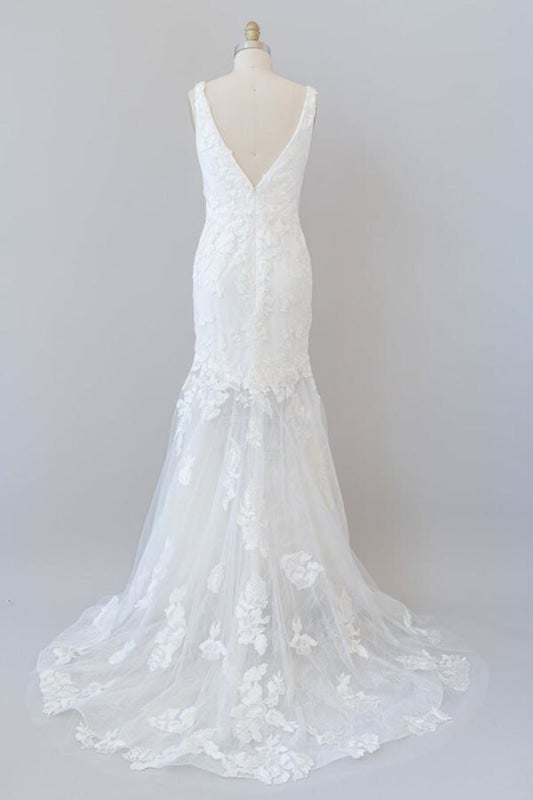Deep V-neck Appliques Tulle Mermaid Elegant Wedding Dresses