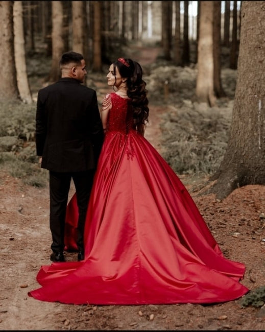 Designer Red A-Line Sleeveless Wedding Dresses With Lace