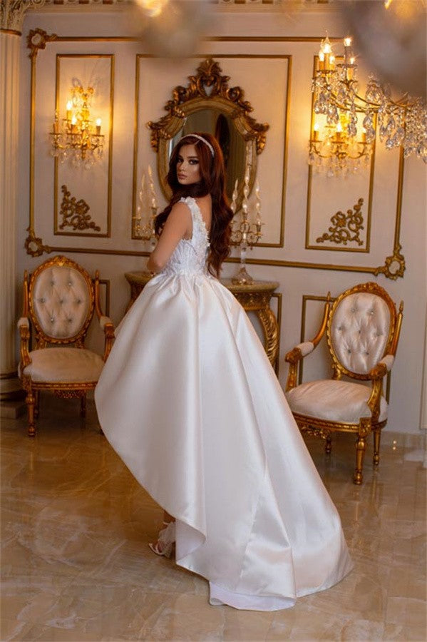Elegant A-line Short V-neck Sleeveless Wedding Dresses With Lace