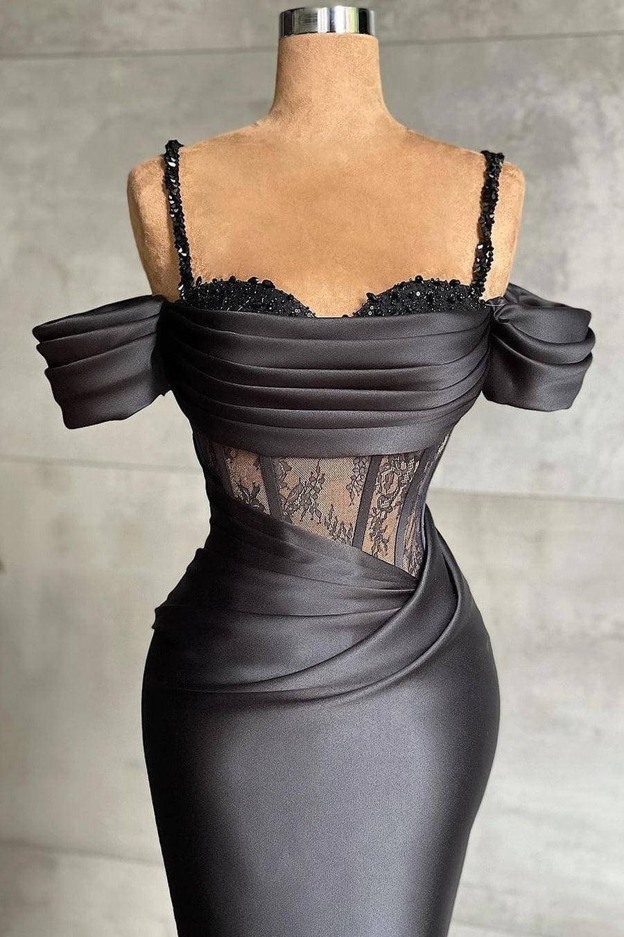 Elegant Black Off-the-shoulder Mermaid Prom Dress With Lace