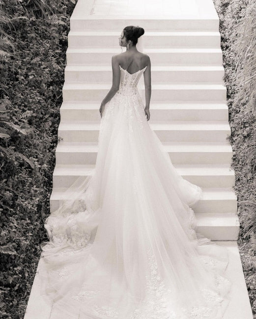 Elegant Designer Appliques A-line Wedding Dresses With Lace