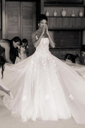 Elegant Designer Appliques A-line Wedding Dresses With Lace