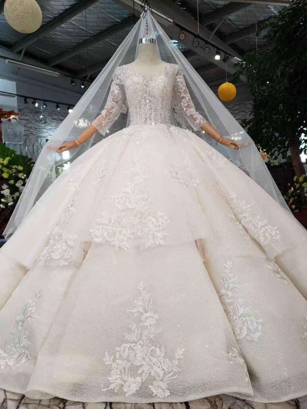 Elegant Half Sleeves Ball Gown Lace Layer Wedding Dress