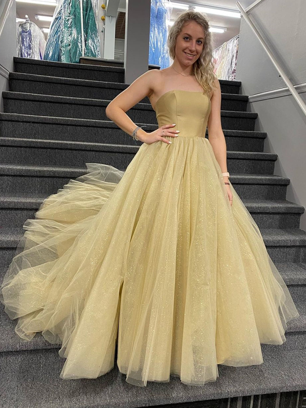 Elegant Long A-line Strapless Tulle Formal Evening Prom Dresses