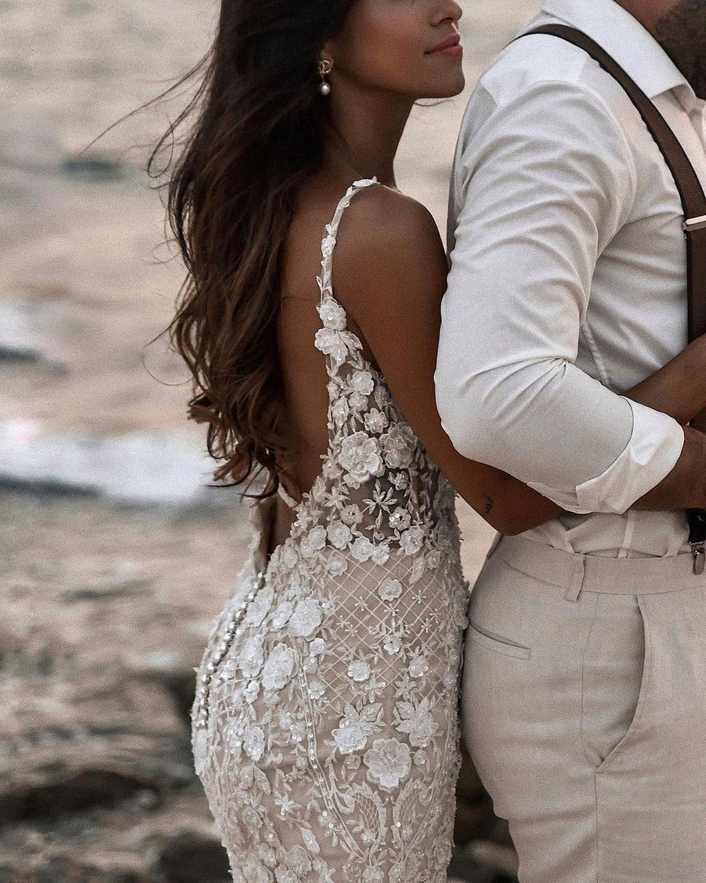 Elegant Long Mermaid V-neck Floral Lace Backless Wedding Dress