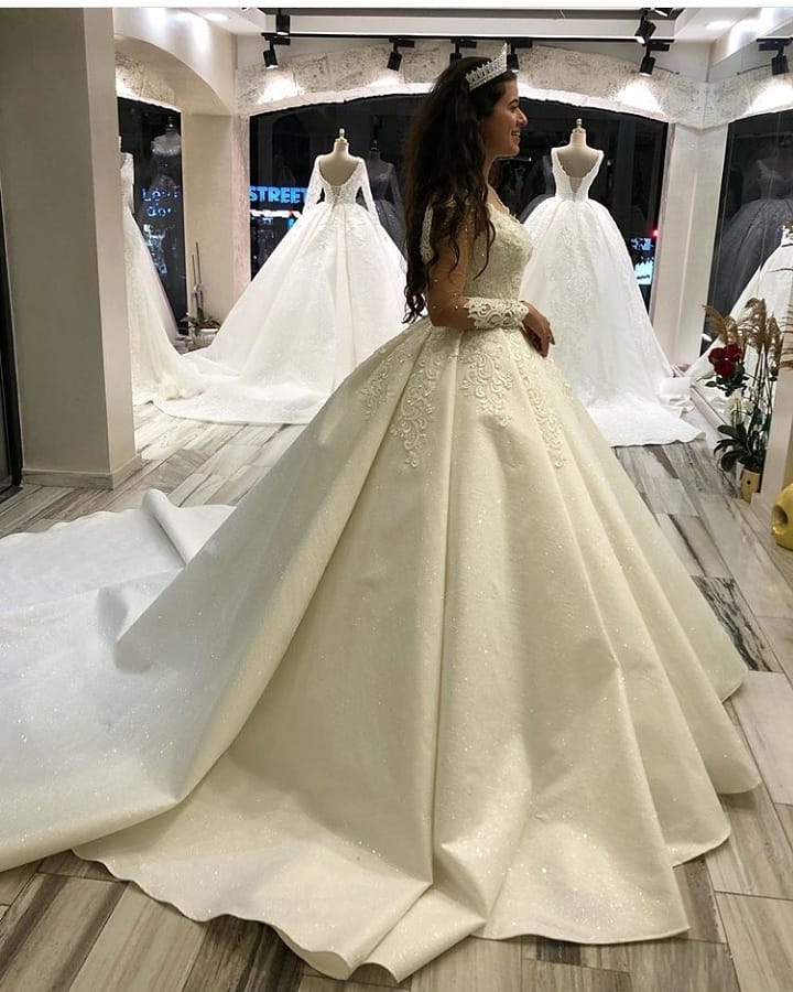 Elegant Long Princess Sweetheart Satin Wedding Dress with Sleeves