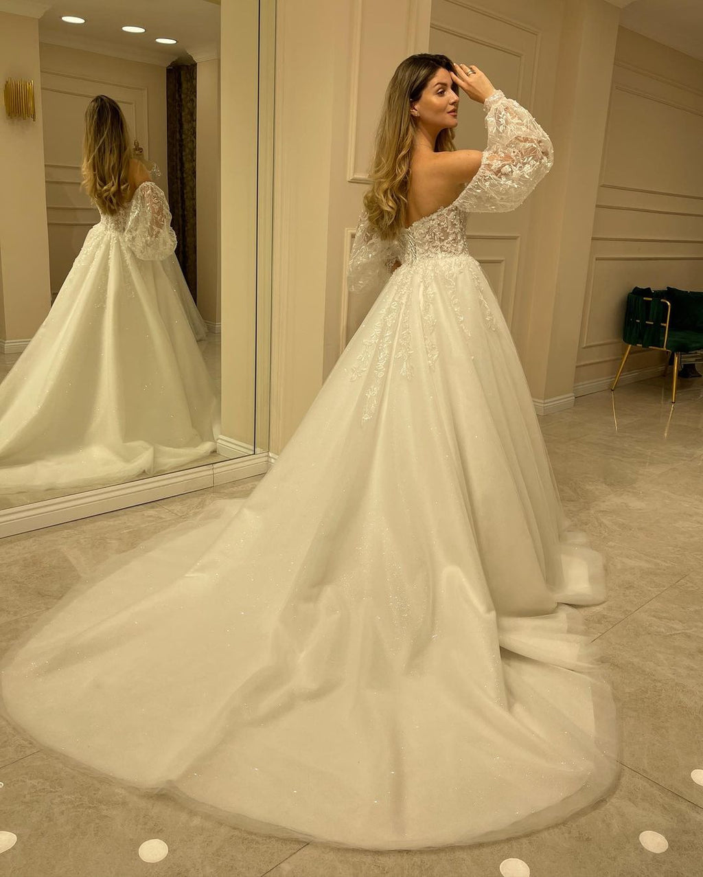 Elegant Long Sleeve A-Line Sweetheart Backless Appliques Lace Wedding Dress