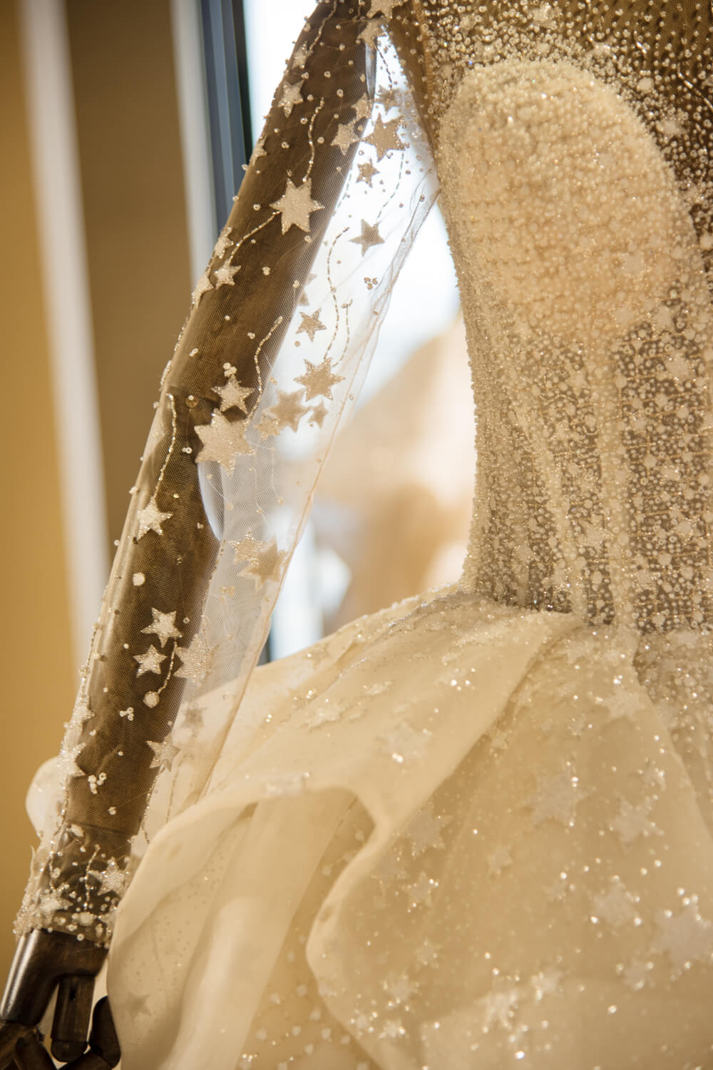 Elegant Long Sleeve Beading Lace-up Tulle Ball Gowns Sparkle Wedding Dress