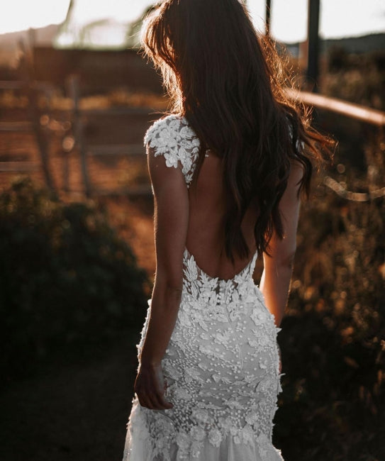 Elegant V-neck Sleeveless Mermaid Wedding Dresses with Lace
