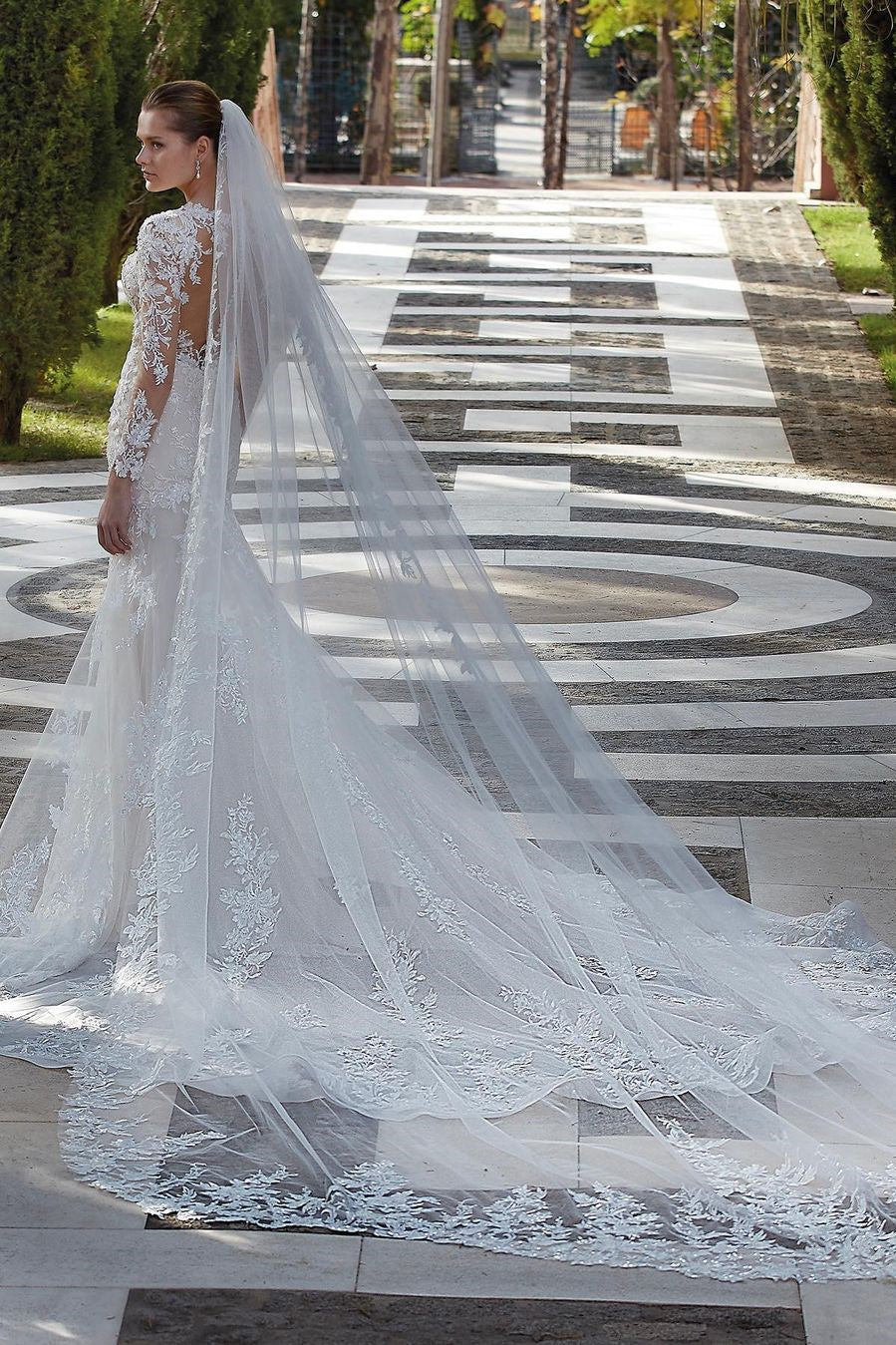 Glamorous V-neck Mermaid Appliques Long Sleeves Wedding Dress With Lace