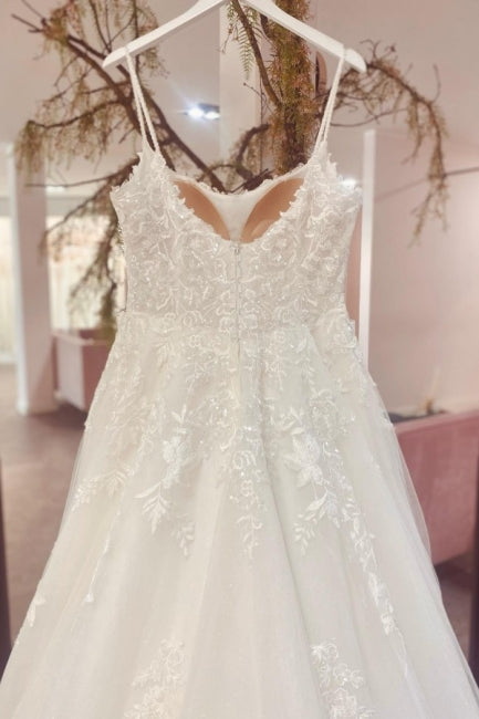 Gorgeous Spaghetti Strap Sleeveless A-Line Floor-Length Tulle Wedding Dresses with Court Train