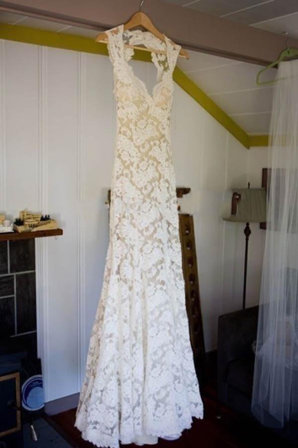 Keyhole Back Floor-Length Sheath Lace Wedding Dress