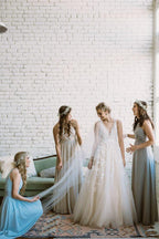 Lace Applique Ivory Wedding Dresses V Neck Beach Wedding Dress
