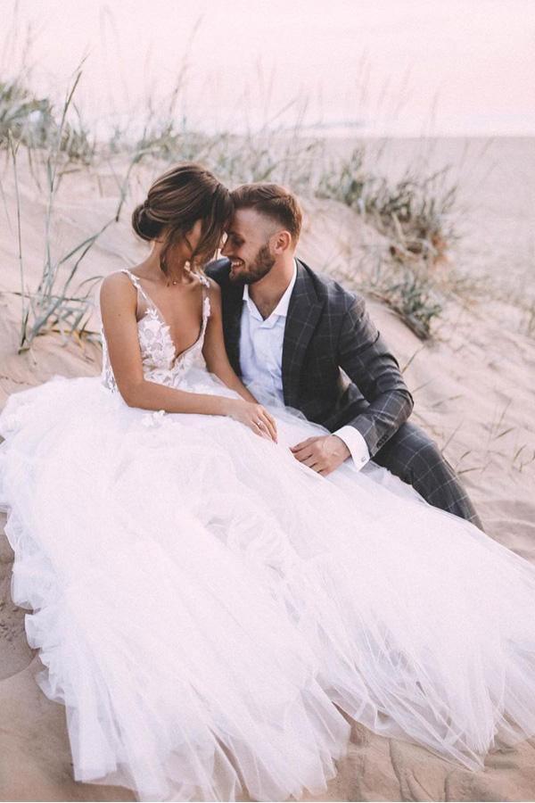 Layered Tulle Skirt Lace V Neck  Outdoor Wedding Dresses Bridal Gown