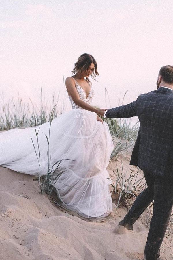 Layered Tulle Skirt Lace V Neck  Outdoor Wedding Dresses Bridal Gown