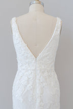 Long Mermaid V-neck Appliques Tulle Lace Wedding Dress