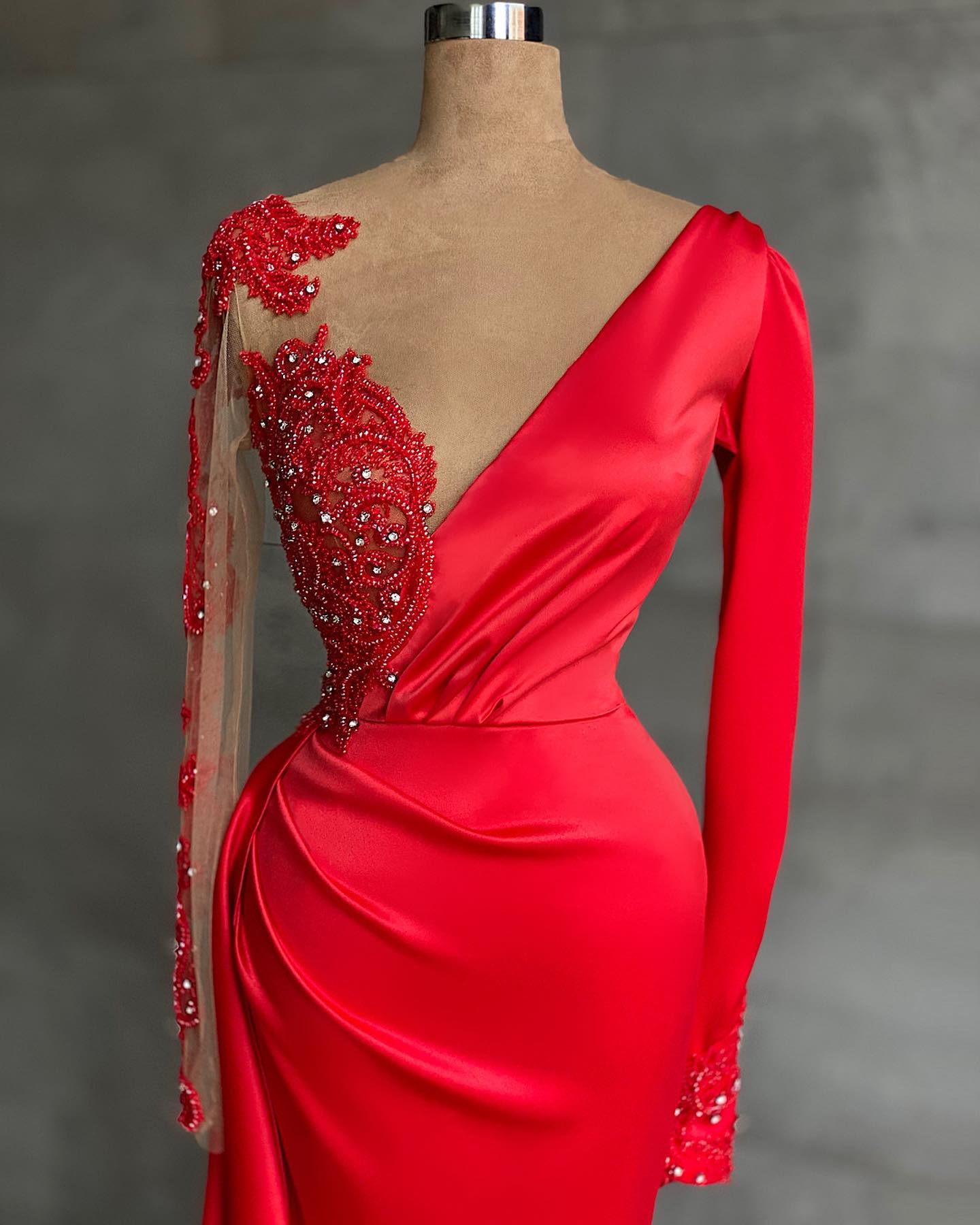 Long Sleeves Mermaid V-neck Stretch Satin Prom Dress with Slit