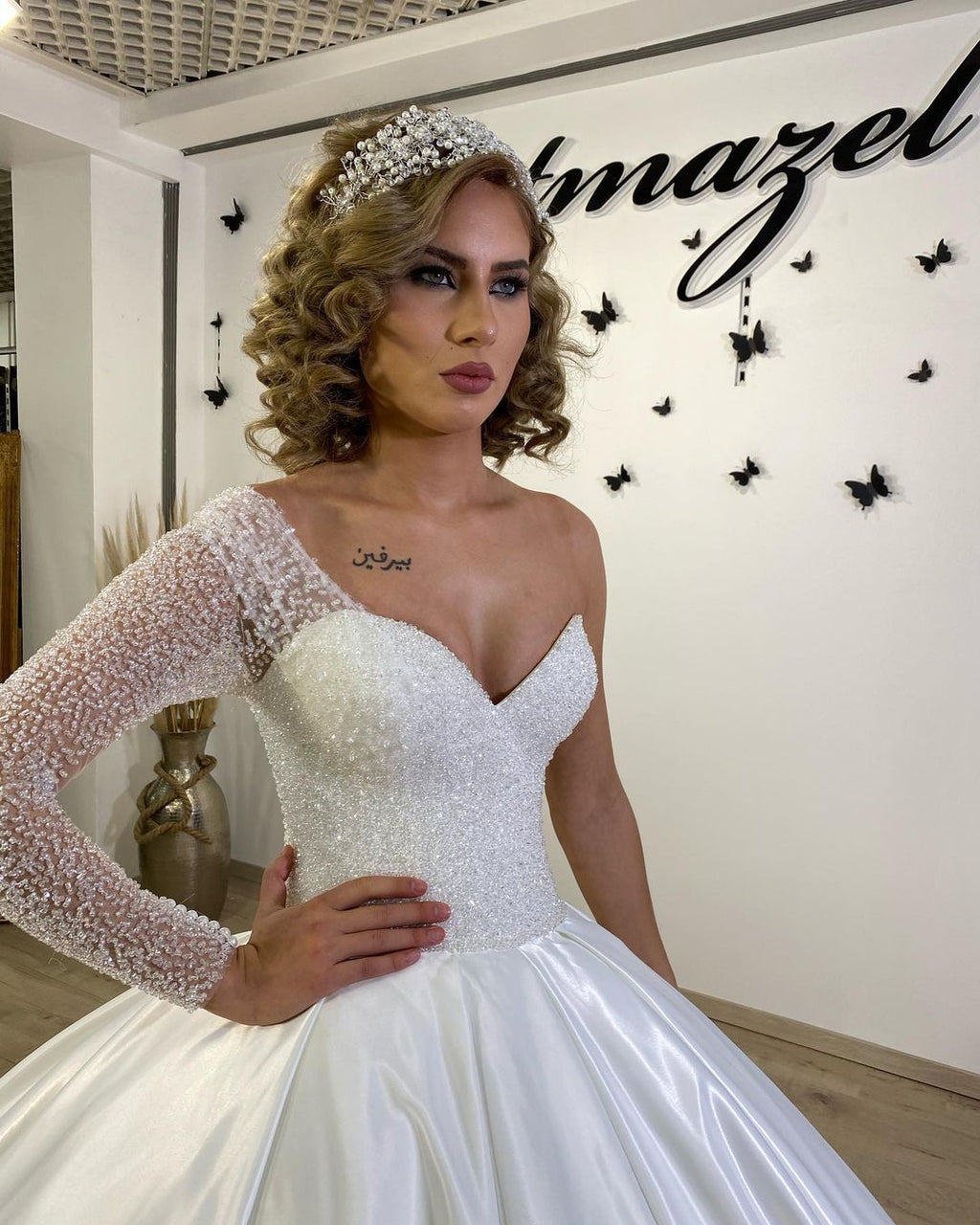 Long Sweetheart Satin Ruffles Ball Gown Wedding Dress with Sleeves