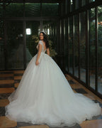Luxury Long A-line V-neck Beads Tulle Glitter Wedding Dress with Cap Sleeves