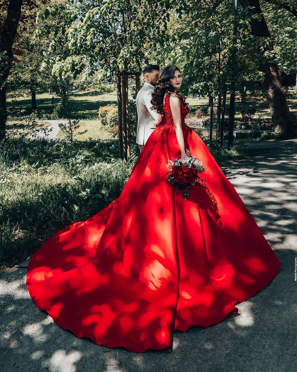 Luxury Long Princess Satin V-neck Wedding Dresses with Lace