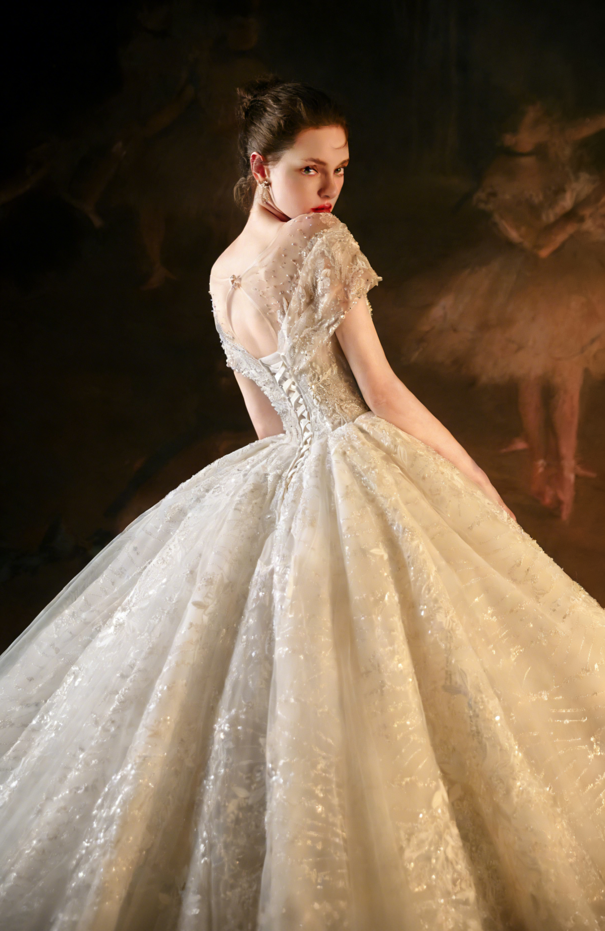 Luxury Off-Shoulder Ball Gown Wedding Dress with Lace Embroidery & Long Train