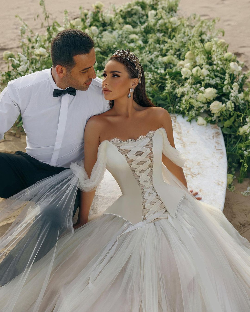 Modern Long A-line Off-the-shoulder Sleeveless Tulle Corset Wedding Dress