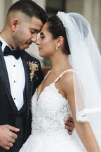 Princess White A-line V-neck Sleeveless Wedding Dresses With Lace
